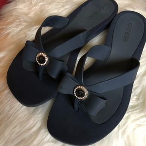 GUESS- TUTU BOW FLIP FLOPS 💙